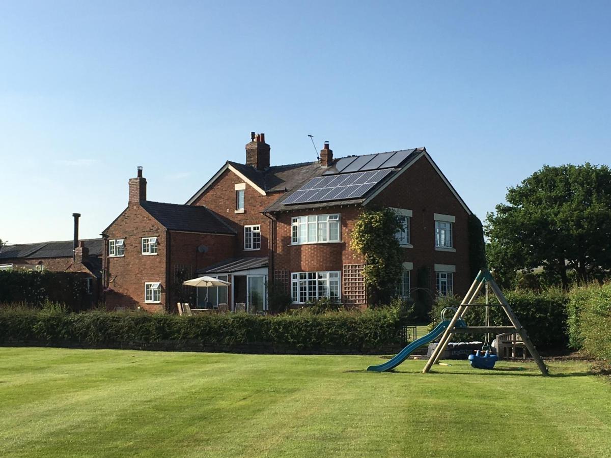 Chirk At Hill House Farm Cheshire Holiday home *